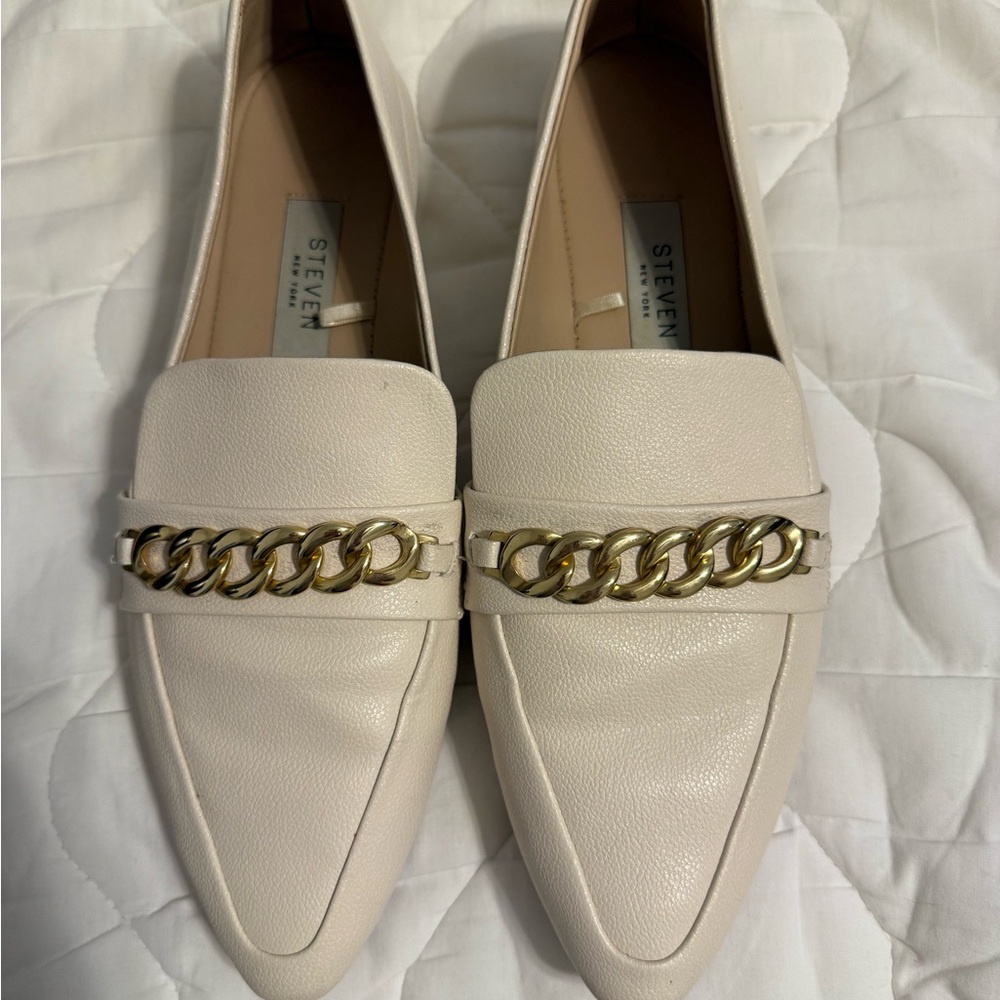 Holden Women's Cream Loafers with Gold Chain